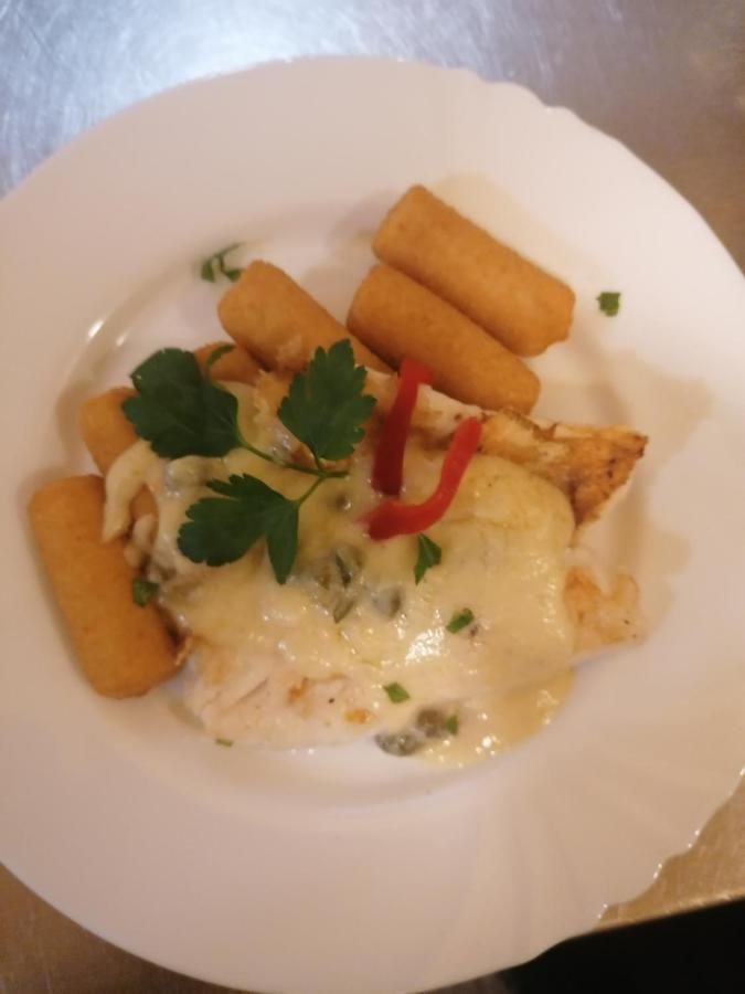 Centrum Etterem Es Panzio Hotel Oriszentpeter Ngoại thất bức ảnh